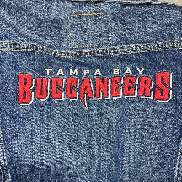 COPY - Women’s Tampa Bay Buccaneers Levi Denim Jacket - Picture 5 of 7